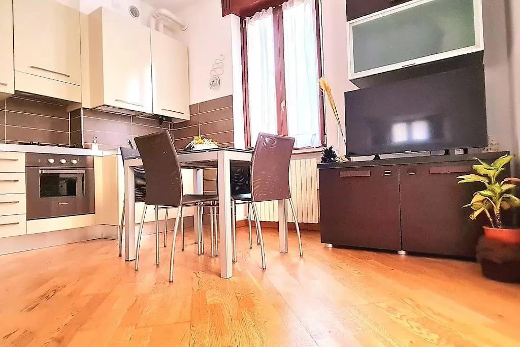 Luxury Verona Apartment City Centre Италия